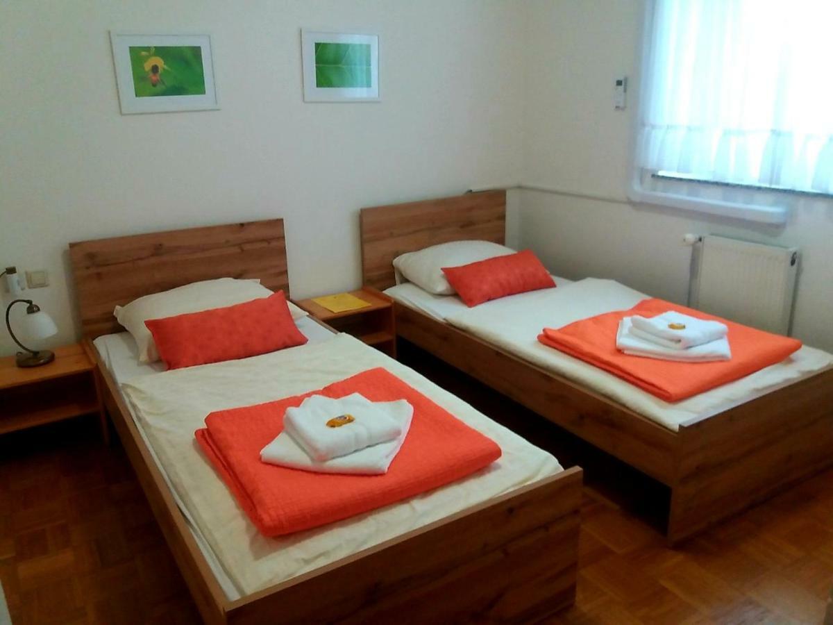 Guesthouse Pri Cebelici Lukovica pri Domzalah Экстерьер фото